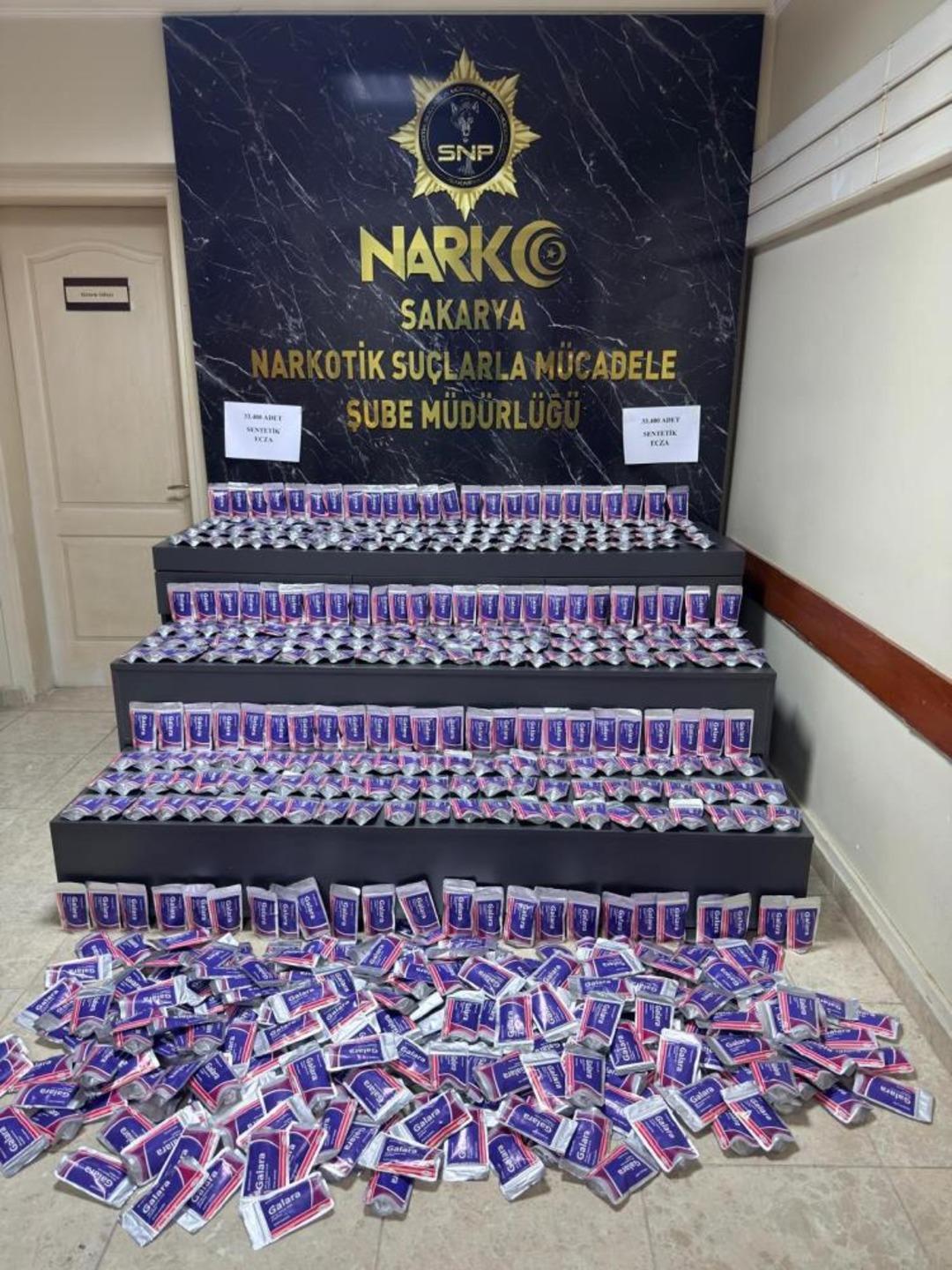 İstanbul dan Sakarya ya uyuşturucu getiren ş&uuml;pheliyi polis kovalamacayla yakaladı 2