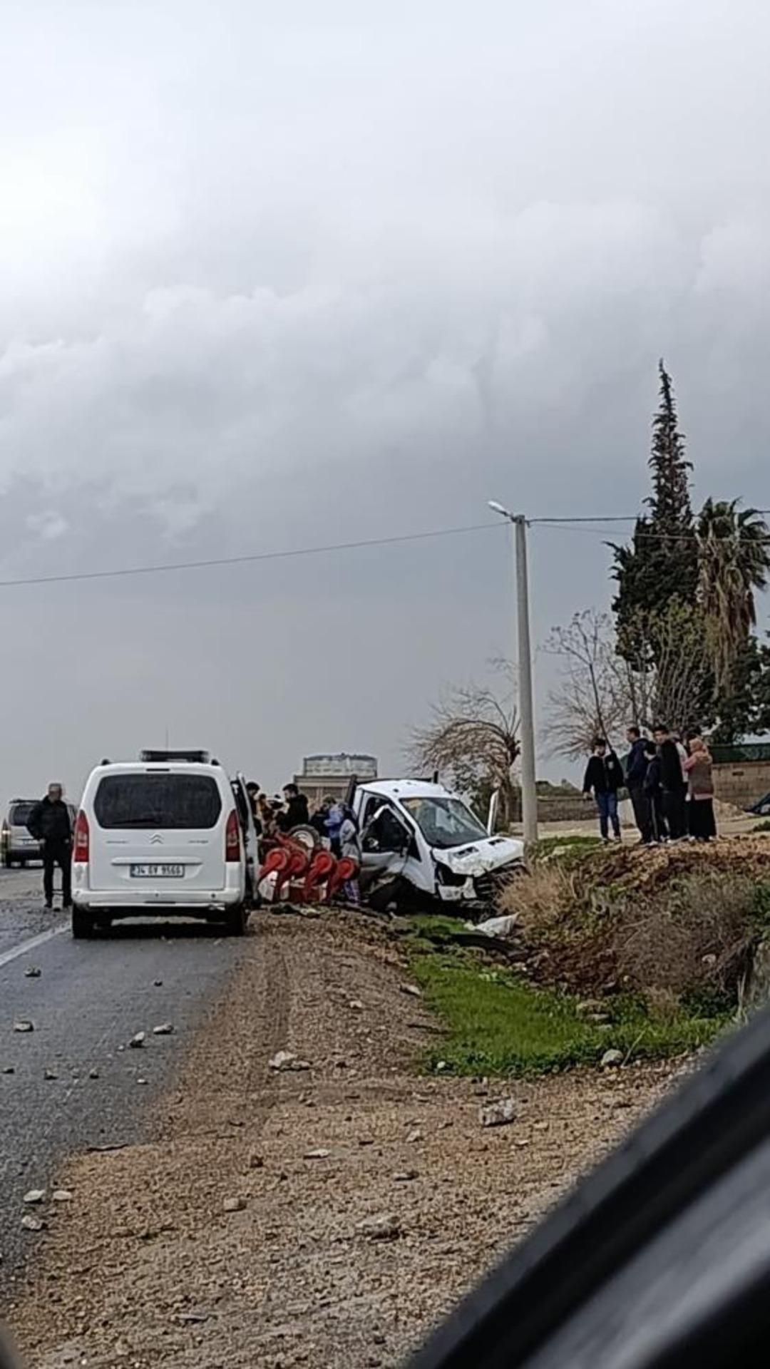 Mardin&rsquo;de 3 kişinin yaralandığı kazanın g&uuml;venlik kamerası g&ouml;r&uuml;nt&uuml;leri ortaya &ccedil;ıktı 1