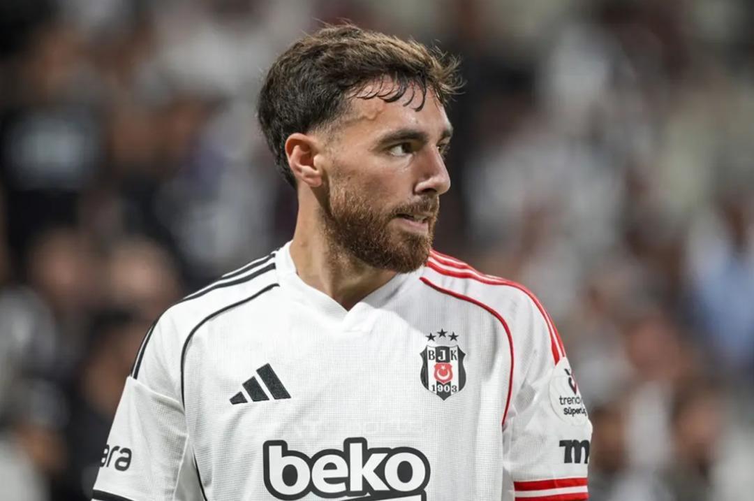 Canlı yayında &ccedil;ılgına d&ouml;nd&uuml;ler! Beşiktaş ın yıldızlarından b&uuml;y&uuml;k tepki: Bir şeyler d&ouml;n&uuml;yor... 1