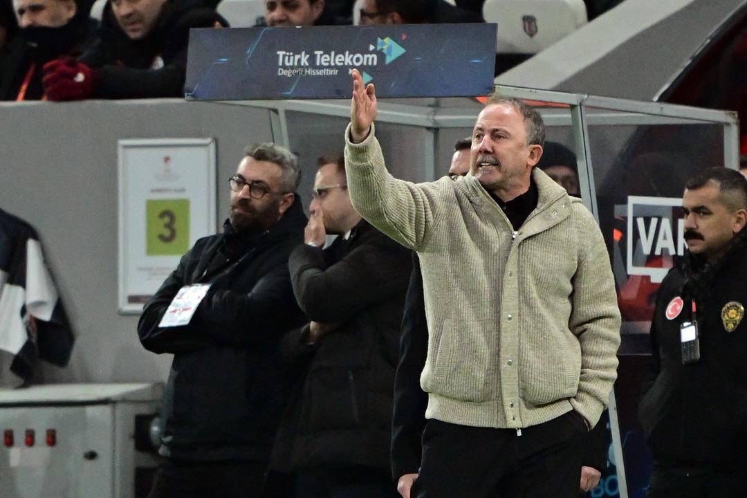 Erman Toroğlu derbinin hakemine verdi veriştirdi! "Osimhen i atacak y&uuml;reğin yoksa hakemliği bırak" 3