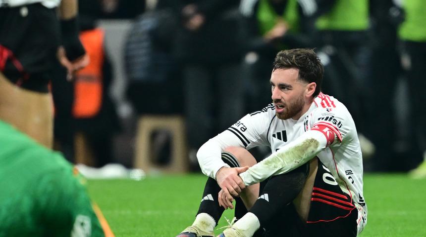 Canlı yayında &ccedil;ılgına d&ouml;nd&uuml;ler! Beşiktaş'ın yıldızlarından b&uuml;y&uuml;k tepki: Bir şeyler d&ouml;n&uuml;yor...