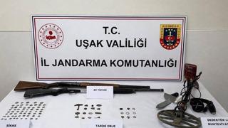 Uşak'ta 63 tarihi sikkeyle yakalandı