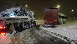 Bitlis&rsquo;te kar yağışı kazaları da beraberinde getirdi