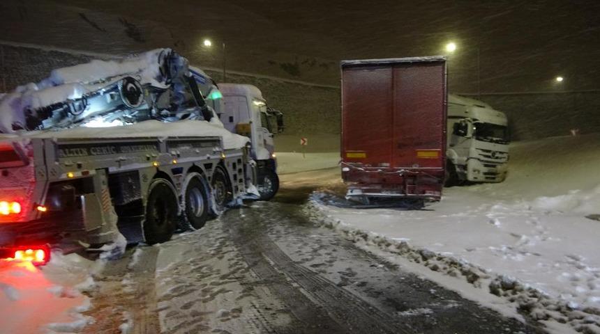 Bitlis&rsquo;te kar yağışı kazaları da beraberinde getirdi