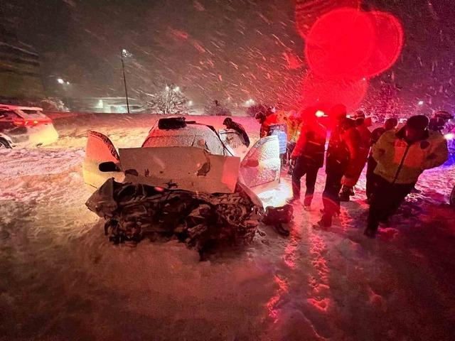 Bitlis&rsquo;te trafik kazası: 2&rsquo;si &ccedil;ocuk 7 kişi yaralandı 4