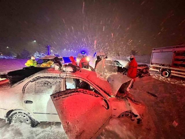 Bitlis&rsquo;te trafik kazası: 2&rsquo;si &ccedil;ocuk 7 kişi yaralandı 3