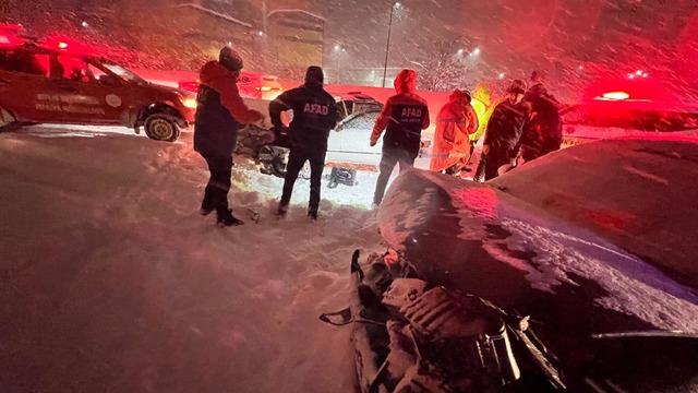 Bitlis'te iki otomobil çarpıştı: 7 yaralı