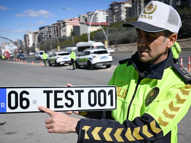 APP plaka uyarısı! Ara&ccedil; sahipleri i&ccedil;in EGM a&ccedil;ıkladı: Plakanız ge&ccedil;erli mi?