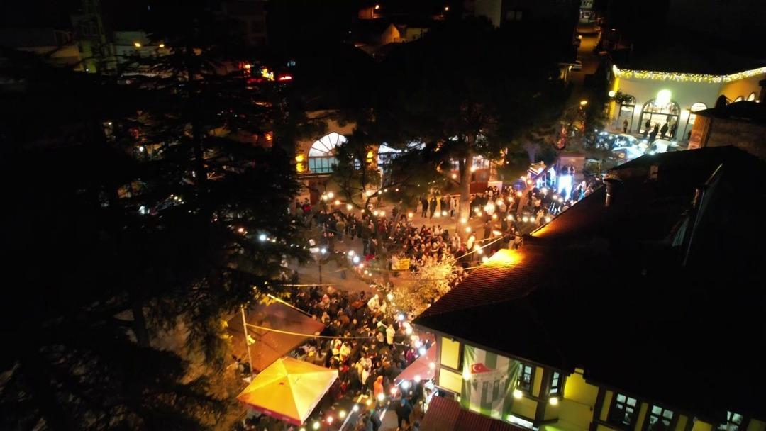 Sahur i&ccedil;in akın ettiler: Tahanlı pide kuyruğu kilometreleri aştı! 1