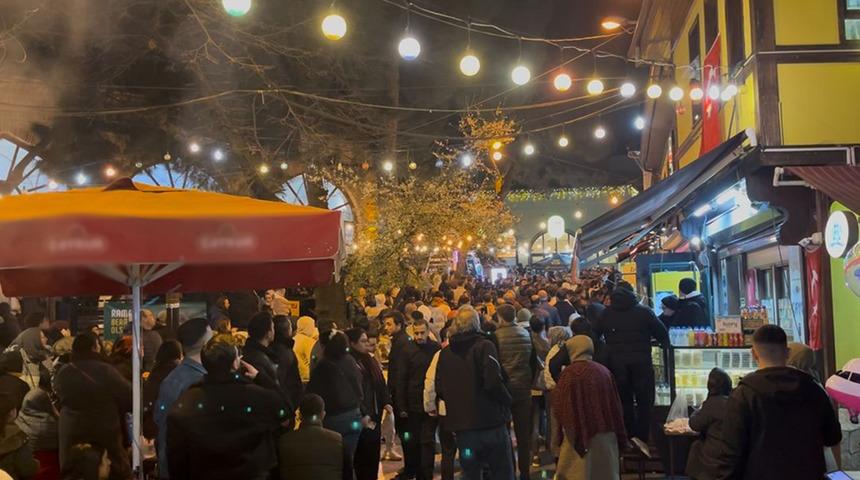 Sahur i&ccedil;in akın ettiler: Tahanlı pide kuyruğu kilometreleri aştı!