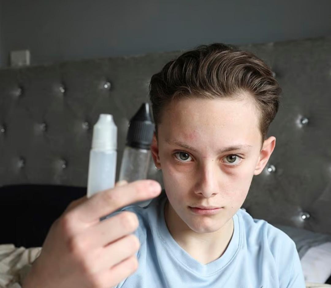 &Ccedil;ocukları  zombi ye &ccedil;eviriyor! Elektronik sigaraların i&ccedil;inden uyuşturucu &ccedil;ıktı: Sosyal medyadan pazarlıyorlar 1