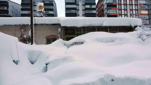 Bitlis mart ayında kara g&ouml;m&uuml;ld&uuml; 9