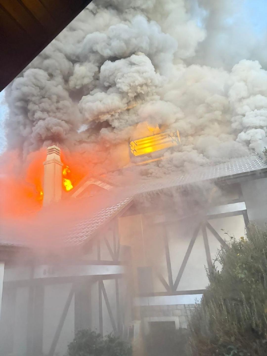 SON DAKİKA: Aslıhan Karalar ın evi yandı, hastaneye kaldırıldı! "Sahura kalkmasaydık..." 1