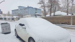 Başkale’de kar yağışı