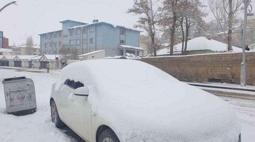 Başkale&rsquo;de kar yağışı
