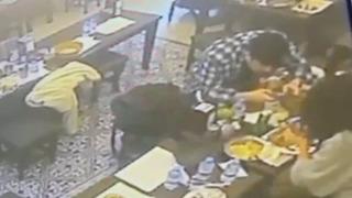 Akıl sır ermez olay: Taksim'de yediği yemeğin içinden çıkan böcek dudağını ısırdı!