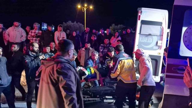 Kontrolden çıkan otomobil iş yerine girdi: 3 yaralı 2