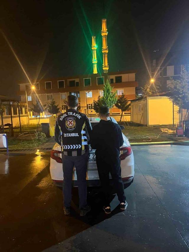 Arnavutköy’de trafikte kavga eden sürücüler, 602 bin TL ceza kesilerek tutuklandı 1
