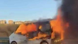 Bursa’da hafif ticari araç alev aldı