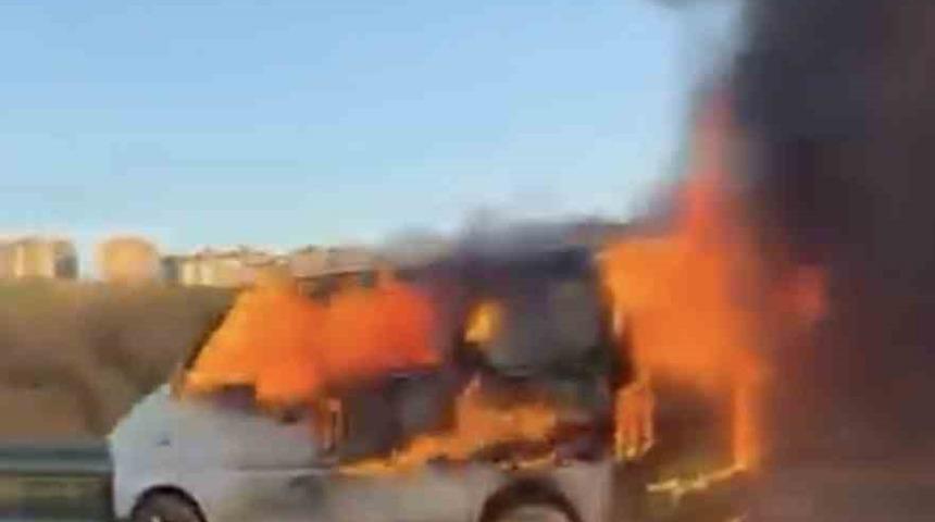 Bursa&rsquo;da hafif ticari ara&ccedil; alev aldı