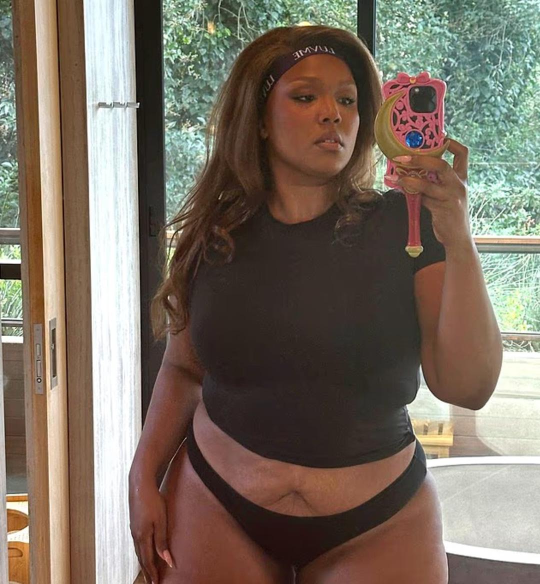 27 kilo verdi! Değişimi şaşkına &ccedil;evirdi: Mini pembe elbisesiyle dikkat &ccedil;ekti 1