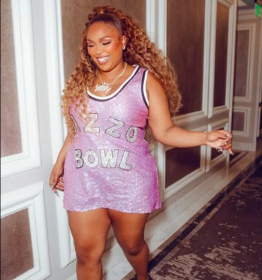 27 kilo verdi! Değişimi şaşkına &ccedil;evirdi: Mini pembe elbisesiyle dikkat &ccedil;ekti 2