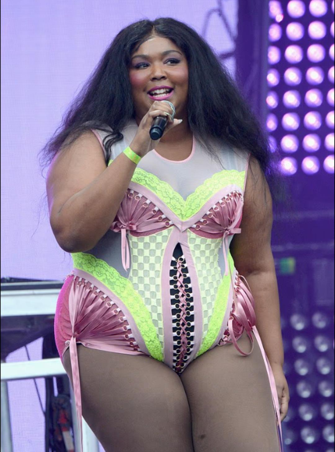 27 kilo verdi! Değişimi şaşkına &ccedil;evirdi: Mini pembe elbisesiyle dikkat &ccedil;ekti 3