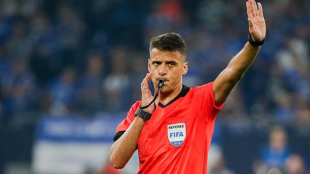 Galatasaray-Liverpool ma&ccedil;ına tanıdık hakem! UEFA resmen a&ccedil;ıkladı 1