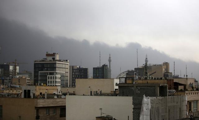 Tahran da gün ağarmadı! Savaşın merkezinde iç karartan görüntü: Gökten kül yağdı 12