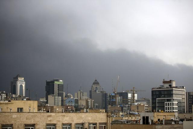 Tahran da gün ağarmadı! Savaşın merkezinde iç karartan görüntü: Gökten kül yağdı 8