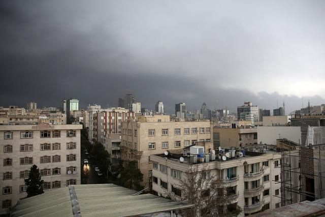 Tahran da gün ağarmadı! Savaşın merkezinde iç karartan görüntü: Gökten kül yağdı 7
