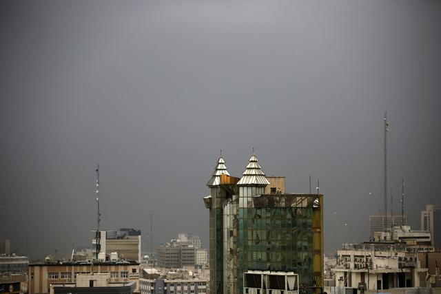 Tahran da gün ağarmadı! Savaşın merkezinde iç karartan görüntü: Gökten kül yağdı 6