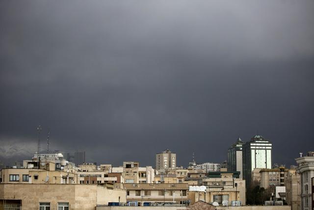 Tahran da gün ağarmadı! Savaşın merkezinde iç karartan görüntü: Gökten kül yağdı 3