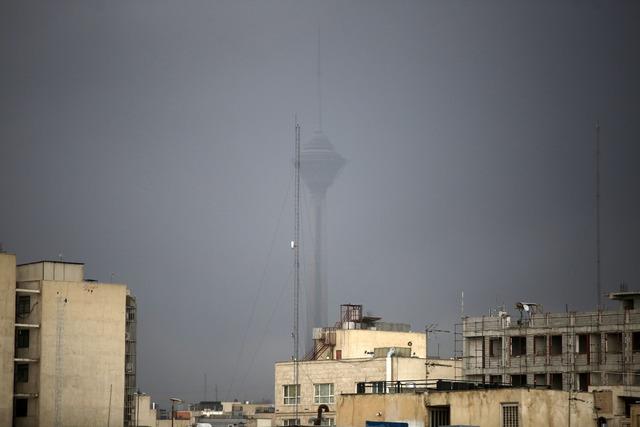 Tahran da gün ağarmadı! Savaşın merkezinde iç karartan görüntü: Gökten kül yağdı 1