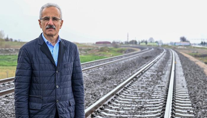 Bakan Uraloğlu duyurdu! Bursa'ya y&uuml;ksek hızlı tren m&uuml;jdesi