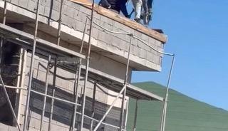 &Ccedil;atıda tehlikeli &ccedil;alışma! O anlar kamerada