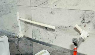 Tomarza&rsquo;da tuvaletlere zarar verdiler