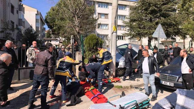 El freni &ccedil;ekilmeyen otomobil faciaya sebep oldu: 1 &ouml;l&uuml;, 2 ağır yaralı 5