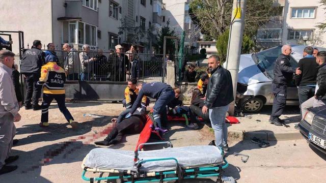 El freni &ccedil;ekilmeyen otomobil faciaya sebep oldu: 1 &ouml;l&uuml;, 2 ağır yaralı 4