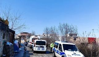 Kurtalan&rsquo;da camiden &ccedil;ıktıktan sonra otomobilin &ccedil;arptığı yaşlı adam yaralandı