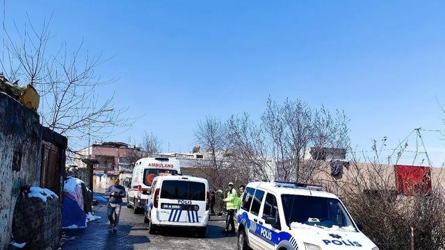 Kurtalan’da camiden çıktıktan sonra otomobilin çarptığı yaşlı adam yaralandı