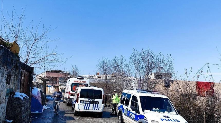 Kurtalan&rsquo;da camiden &ccedil;ıktıktan sonra otomobilin &ccedil;arptığı yaşlı adam yaralandı