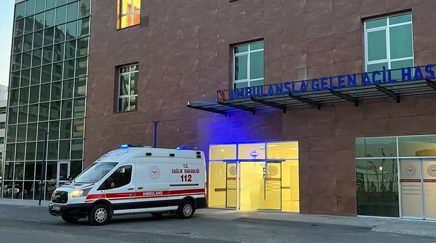 Tır otomobile arkadan &ccedil;arptı! 1 &ouml;l&uuml;, 1 yaralı