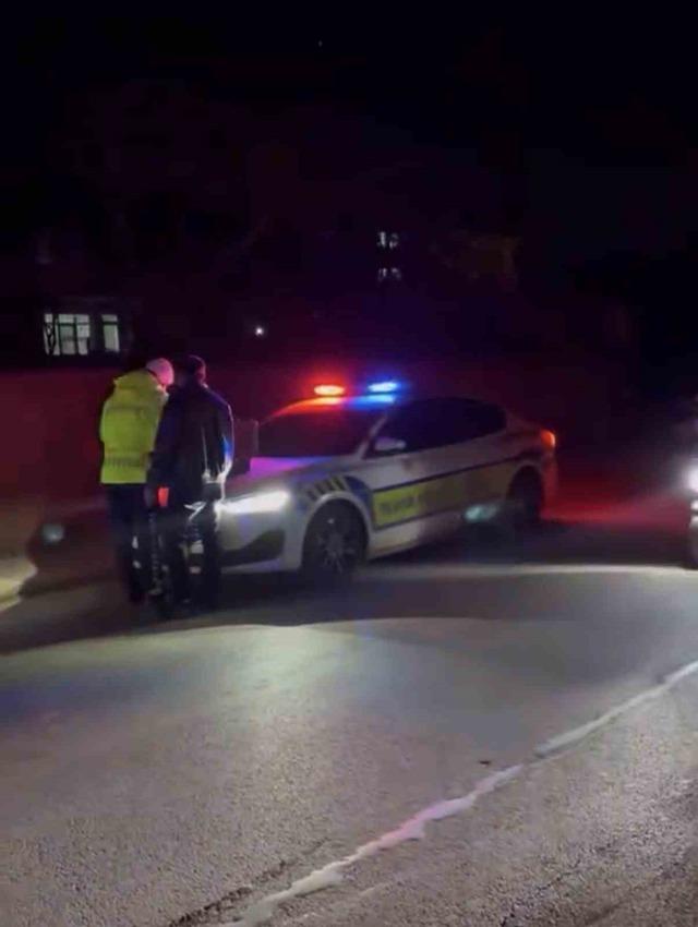 Kavşakta otomobiller çarpıştı: 4 yaralı 4