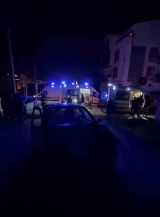 Kavşakta otomobiller çarpıştı: 4 yaralı 2