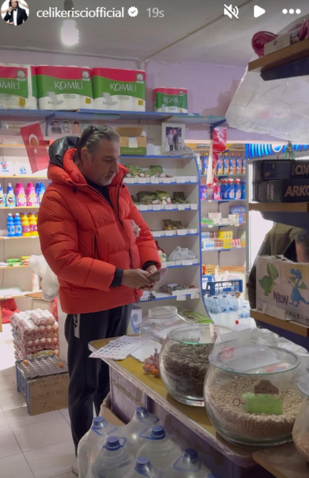 Şarkıcı Çelik, Hatay da veresiye defterlerini topluyor! "Neden göstere göstere, açıktan yapıyorum?" 2