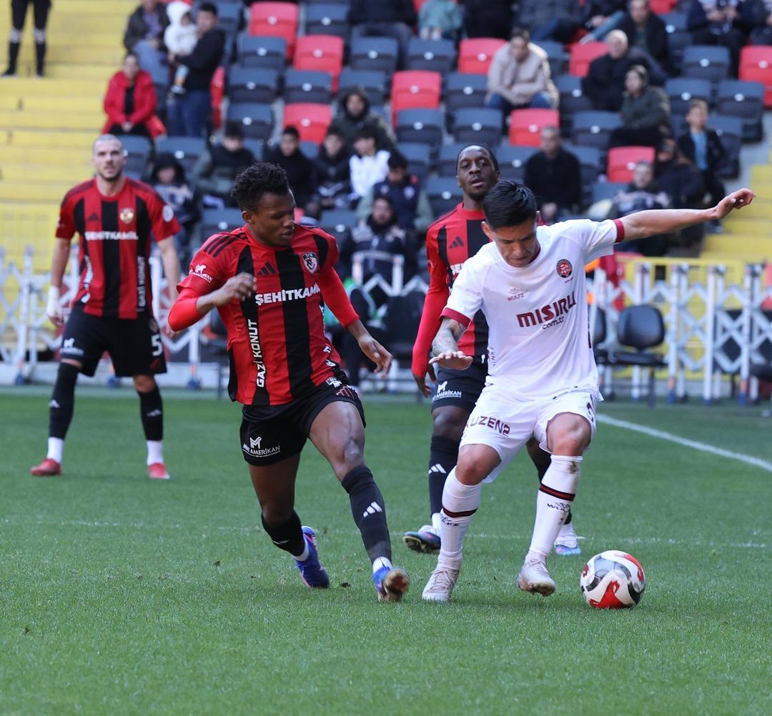 Gaziantep te ortalık karıştı! Burak Yılmaz dan istifa tezahüratlarına sert yanıt: "Korkakların işi değil" 1