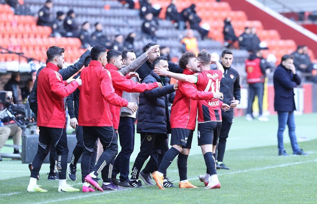 Gaziantep te ortalık karıştı! Burak Yılmaz dan istifa tezahüratlarına sert yanıt: "Korkakların işi değil" 2