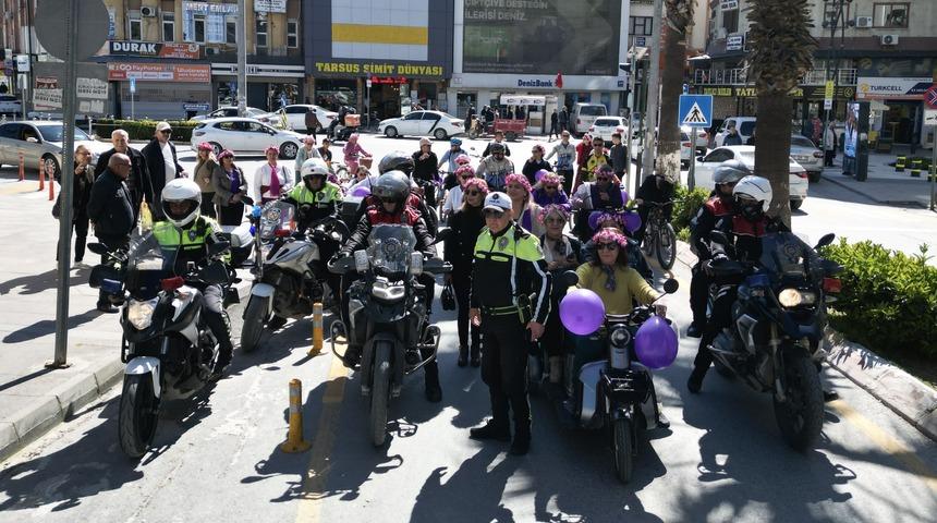 Mersin'de D&uuml;nya Kadınlar G&uuml;n&uuml;'nde bisiklet turu d&uuml;zenlendi