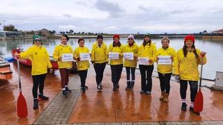 Samsun'da kadınlar 8 Mart'ı Karadeniz'de kürek çekerek kutladı